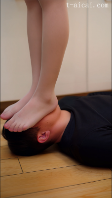 蛋糕店女员工踩顾客 YC-260418BP