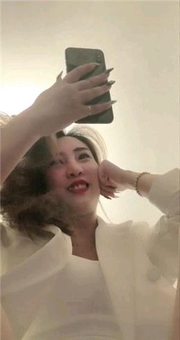 萱萱女蒂S一视角口水跺脸踩踏语言辱骂