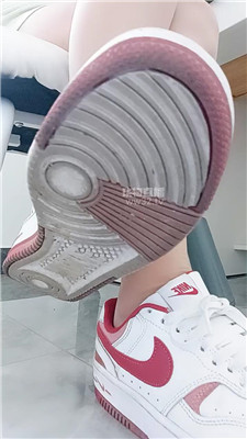 【依甜】羞辱下贱的脚奴    260425-25BP