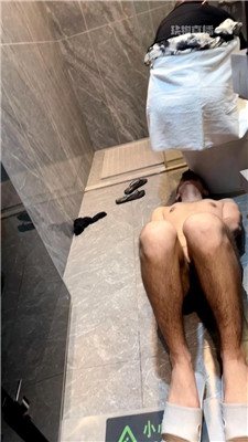 【楚楚】贱狗伺候妈妈上厕所