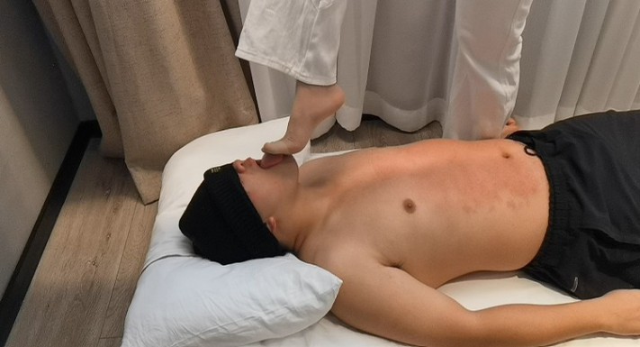 舔肉丝臭脚吐 YC-260608BP
