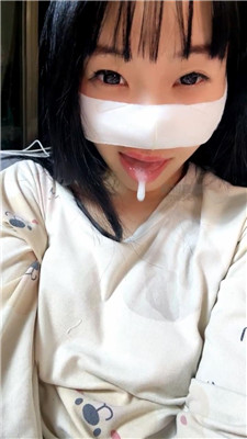 【草莓奶昔】白丝口水诱惑    260611-44BP