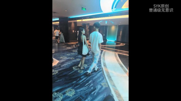 B1026 - 无意识情侣露肩美女高跟鞋细跟钉踩手 bf63778BP