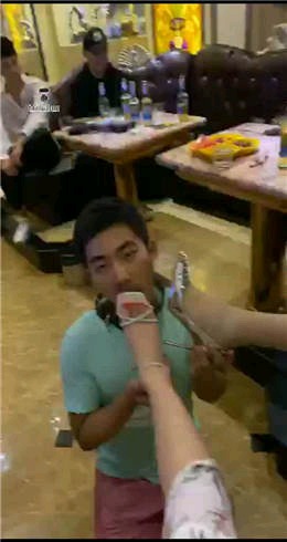 诺曦依艺KTV当众玩