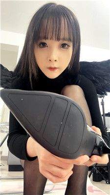 【妍妍】黑丝圣水三字经    260703-37BP